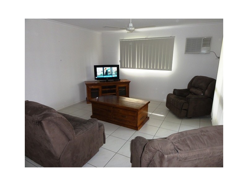 Bushland Beach QLD 4818