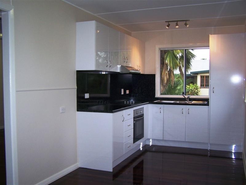 10 Lily Street, Hermit Park QLD 4812