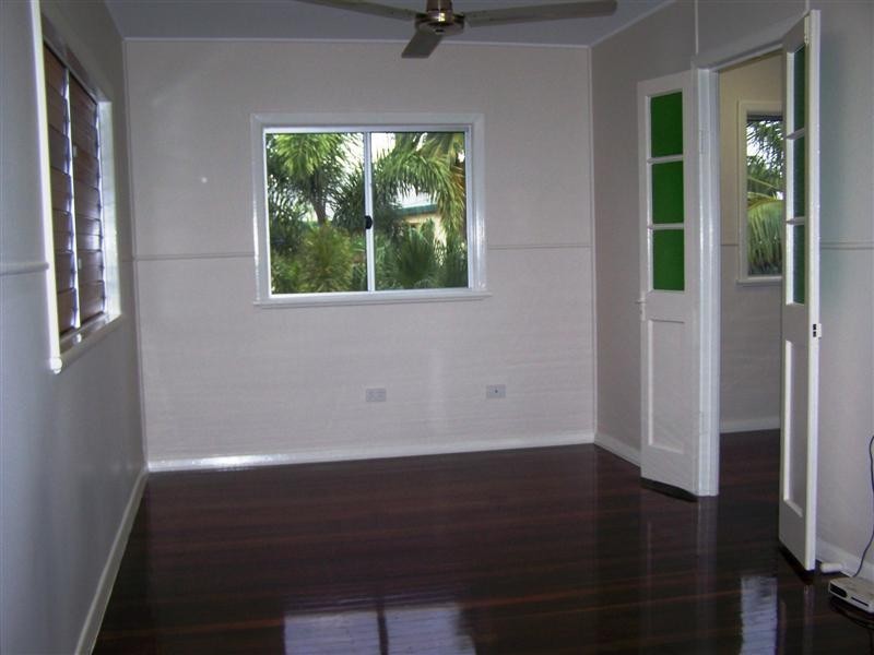 10 Lily Street, Hermit Park QLD 4812