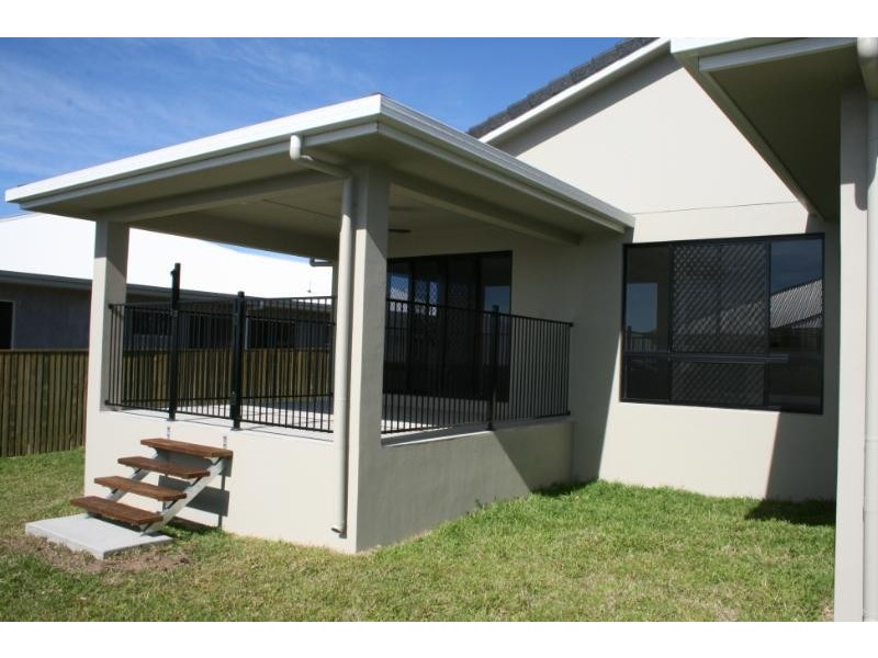 12 Hempel Street, Bushland Beach QLD 4818