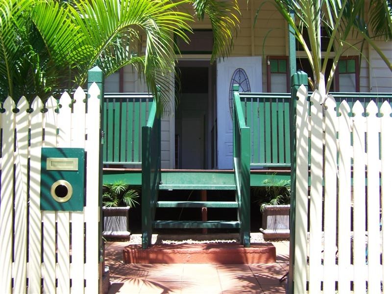 4 Fourth Avenue, South Townsville QLD 4810