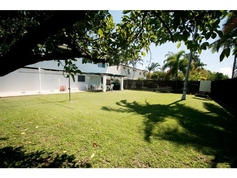 8 Hall Street, Kirwan QLD 4817