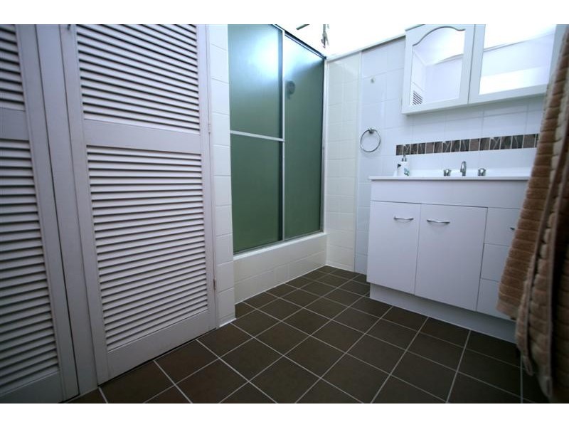 8 Hall Street, Kirwan QLD 4817