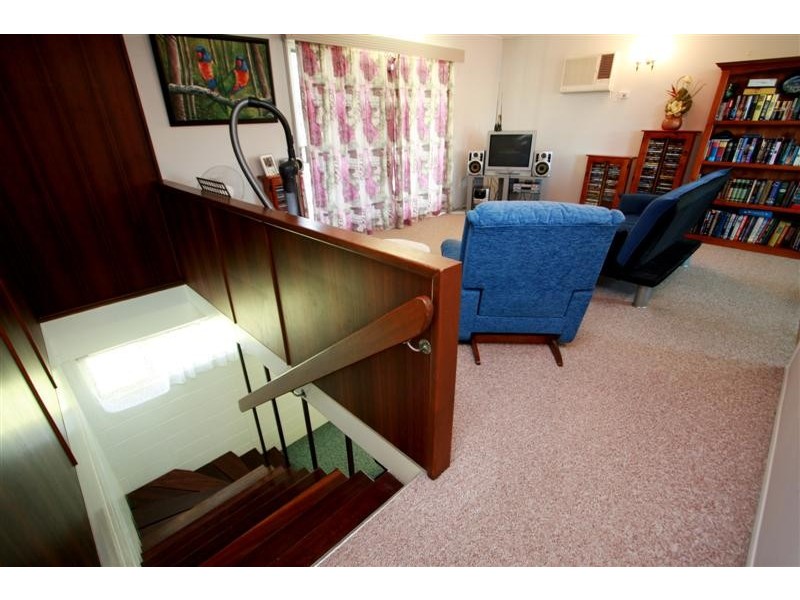 8 Hall Street, Kirwan QLD 4817