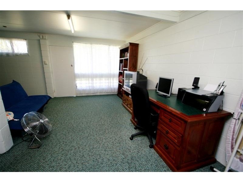 8 Hall Street, Kirwan QLD 4817