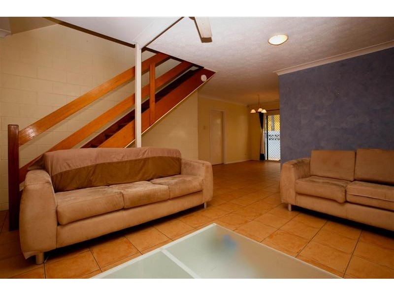 2/5 Viles Street, Rosslea QLD 4812