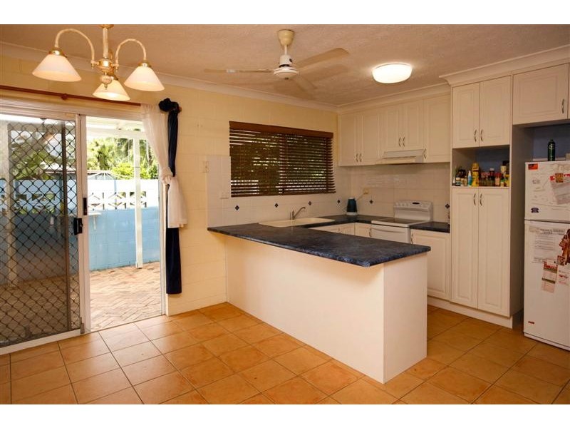 2/5 Viles Street, Rosslea QLD 4812