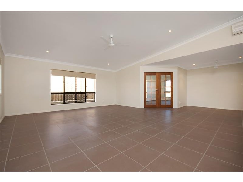 162 Goicoechea Dr, Bushland Beach QLD 4818