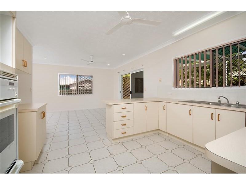 2 Plumtree Place, Kirwan QLD 4817