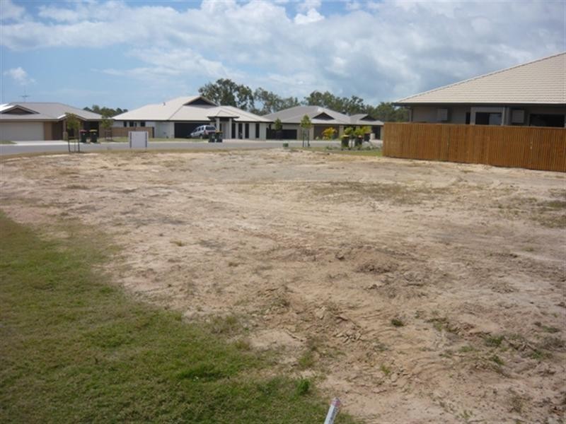29 Hillock Crescent, Bushland Beach QLD 4818