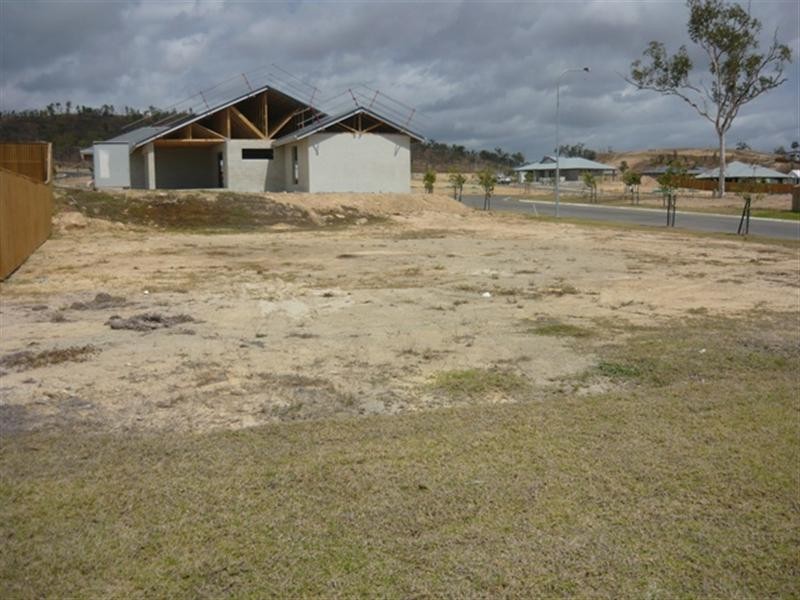 29 Hillock Crescent, Bushland Beach QLD 4818