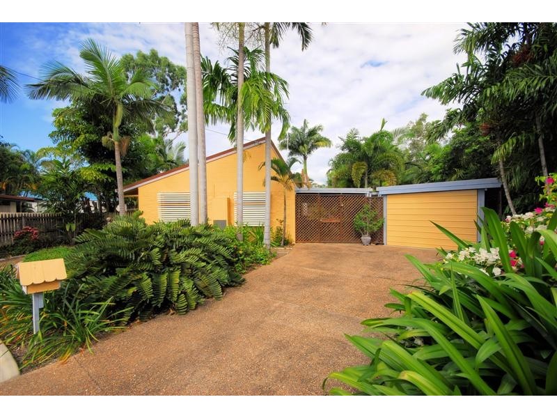 18 Karina Crescent, Rasmussen QLD 4815