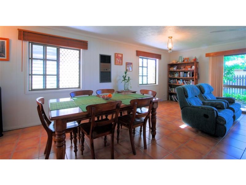 18 Karina Crescent, Rasmussen QLD 4815