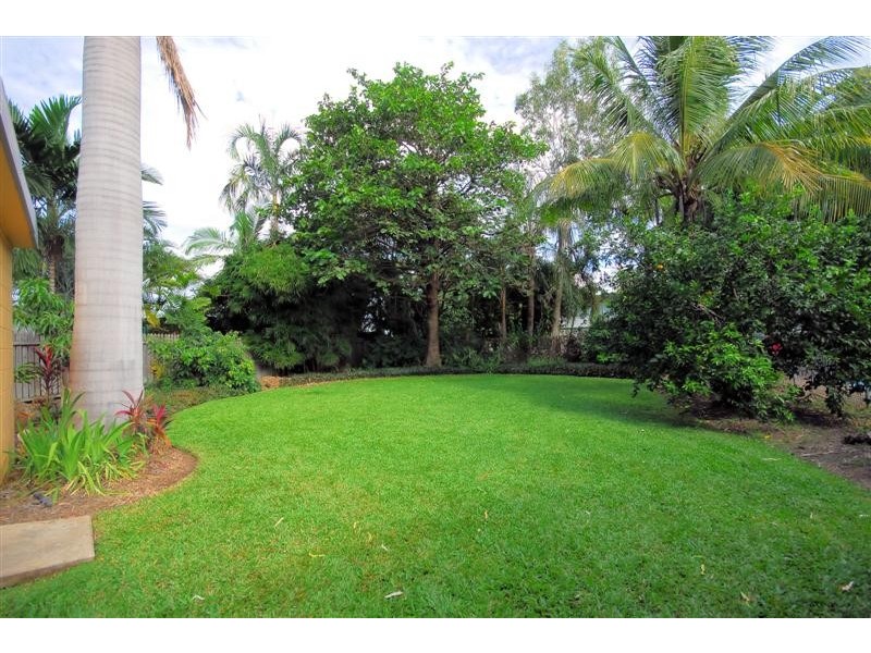 18 Karina Crescent, Rasmussen QLD 4815