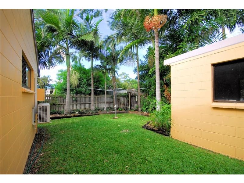 18 Karina Crescent, Rasmussen QLD 4815