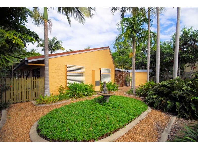 18 Karina Crescent, Rasmussen QLD 4815