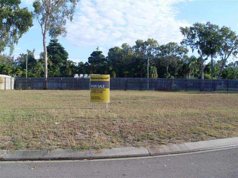 8 Marita Court, Bushland Beach QLD 4818