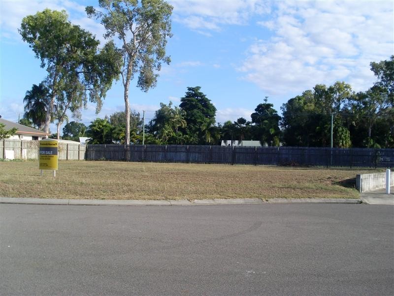 8 Marita Court, Bushland Beach QLD 4818