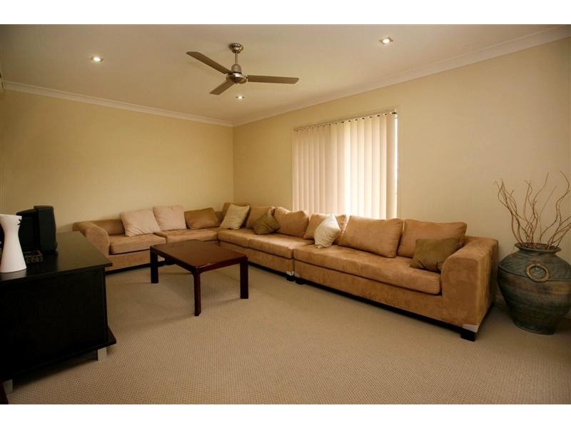 8 Littabella Place, Bushland Beach QLD 4818