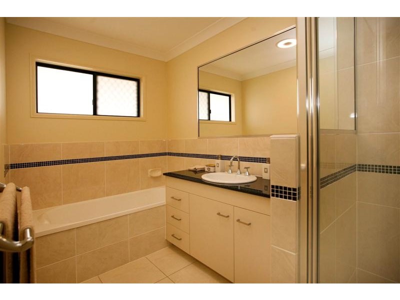 8 Littabella Place, Bushland Beach QLD 4818