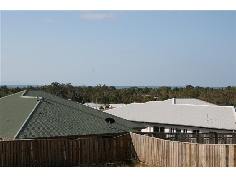 30 Shutehaven Cct, Bushland Beach QLD 4818