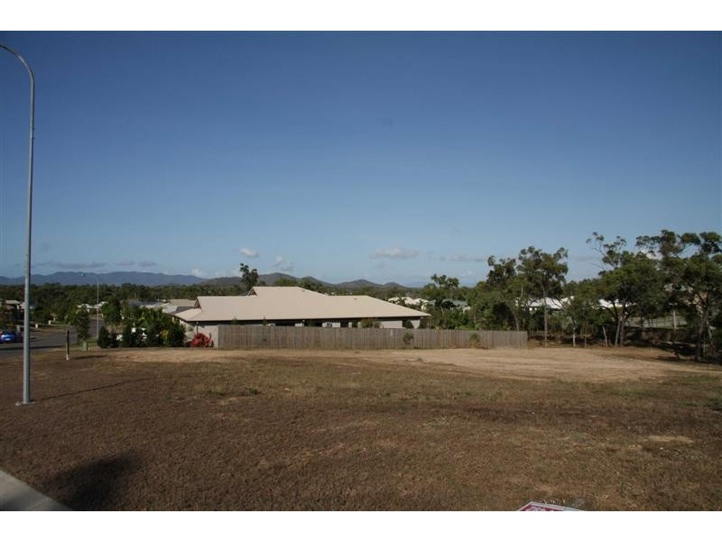 31 Minstrel Ct, Bushland Beach QLD 4818