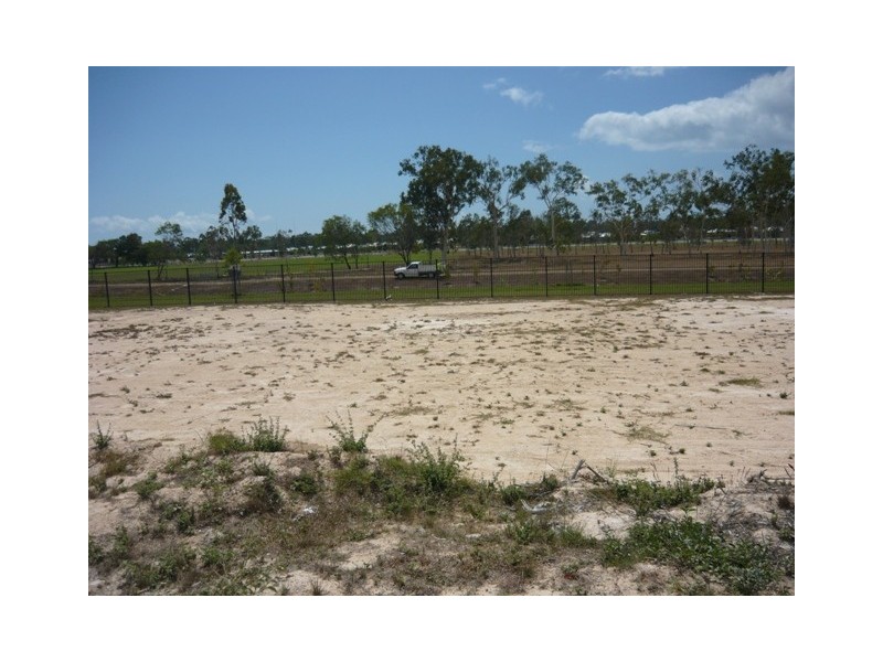 20 Hillock Crescent, Bushland Beach QLD 4818