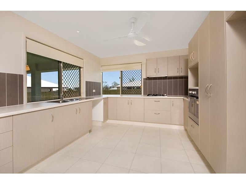 4 Chloe Court, Mount Louisa QLD 4814