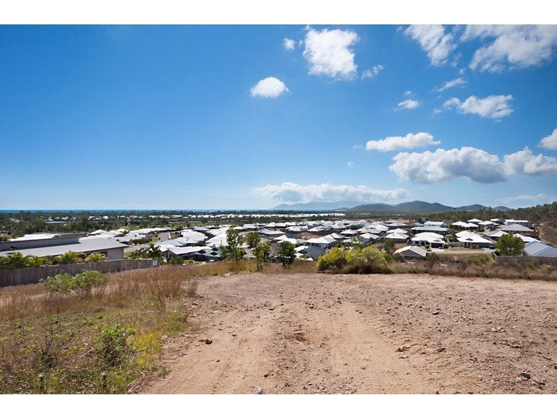 7 Harrier Court, Bushland Beach QLD 4818