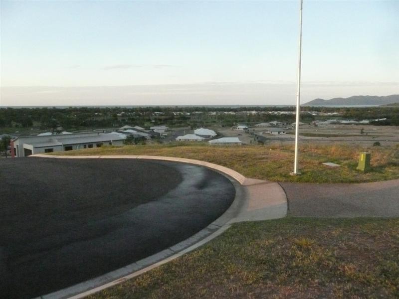 7 Harrier Court, Bushland Beach QLD 4818