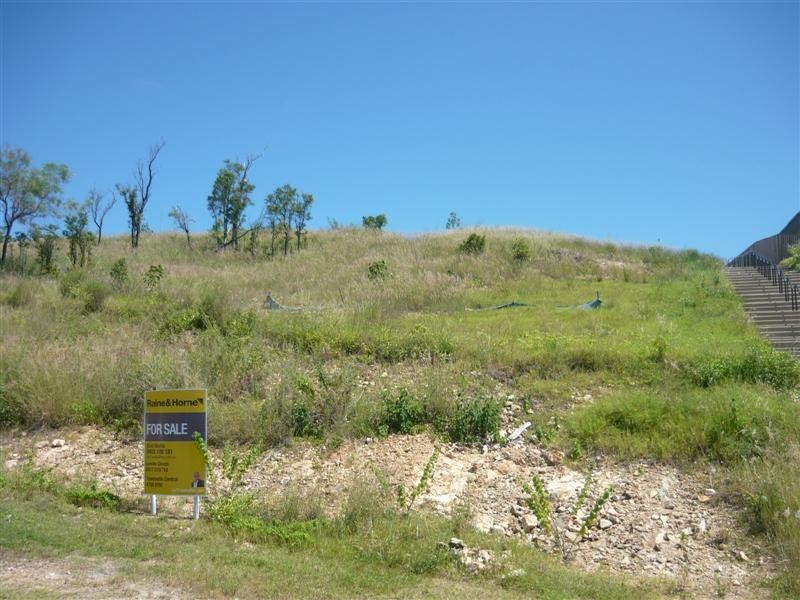 74 Hillock Crescent, Bushland Beach QLD 4818