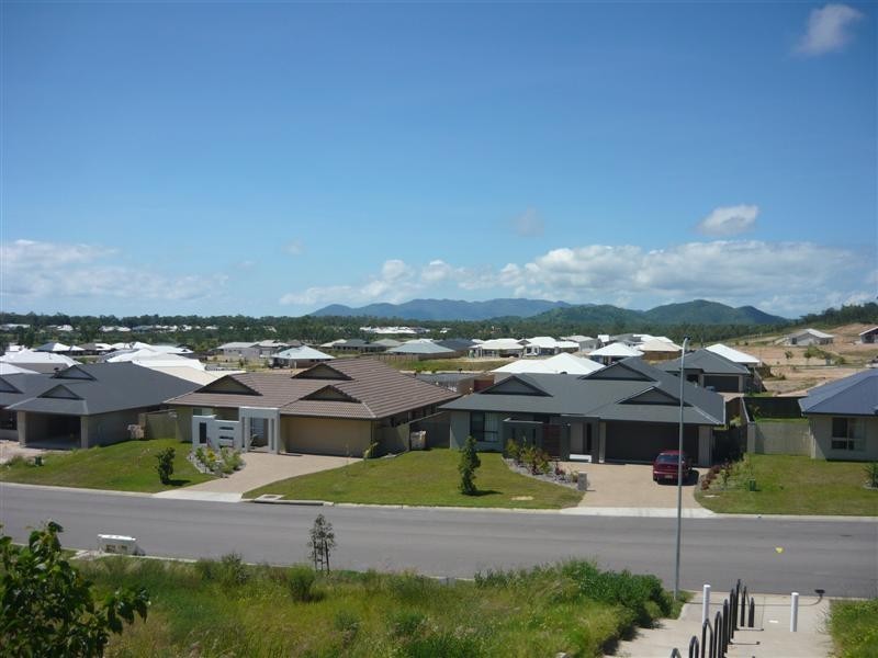 74 Hillock Crescent, Bushland Beach QLD 4818