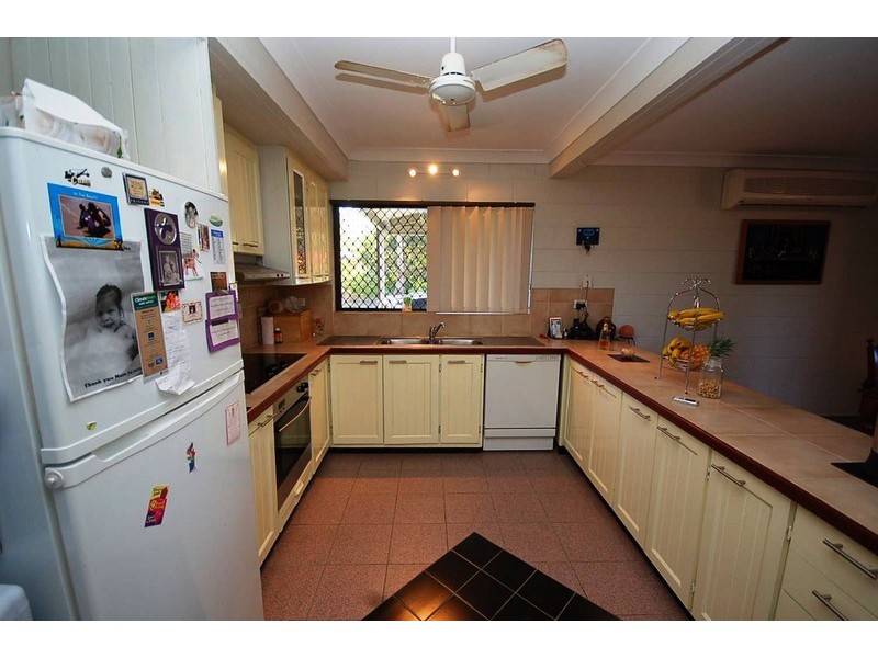 10 SALAMANDER RD, Bluewater QLD 4818