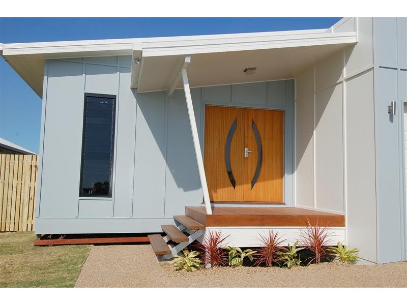 14 Wattlebird Ave, Kelso QLD 4815