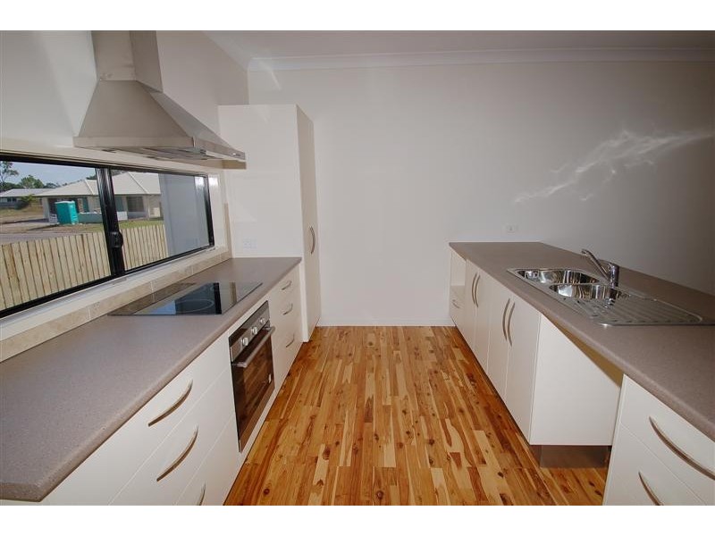 14 Wattlebird Ave, Kelso QLD 4815