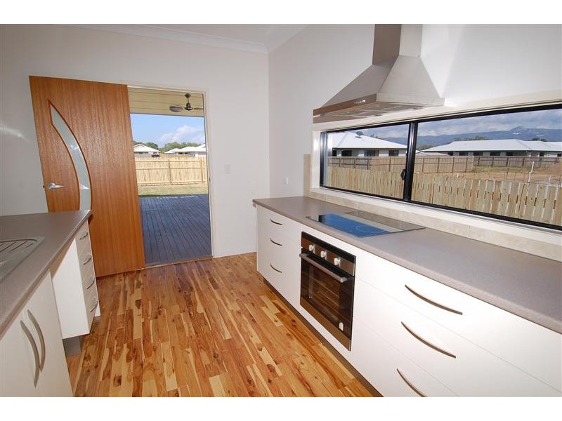 14 Wattlebird Ave, Kelso QLD 4815