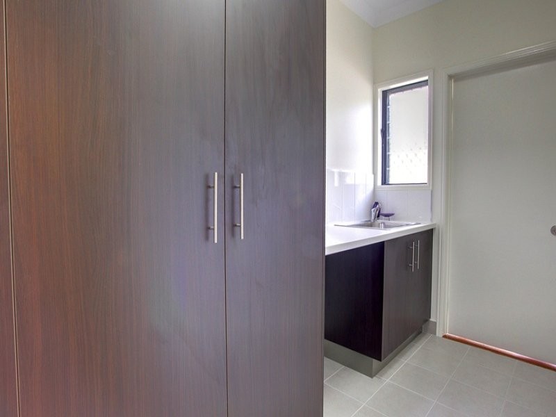 15A  Hugh St, West End QLD 4810