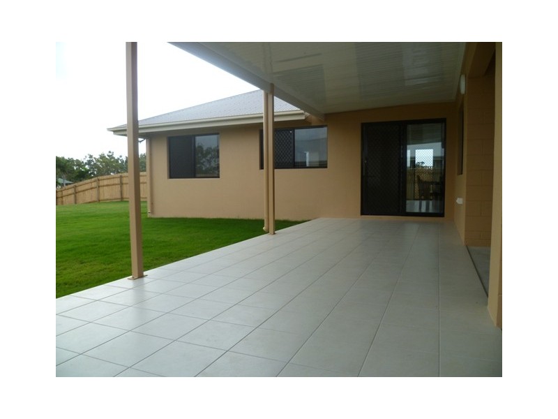 4 Exeter Way, Mount Low QLD 4818