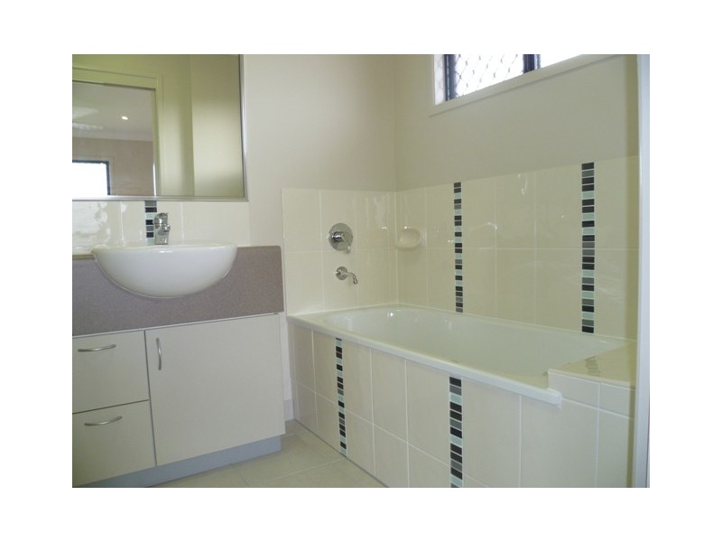 4 Exeter Way, Mount Low QLD 4818