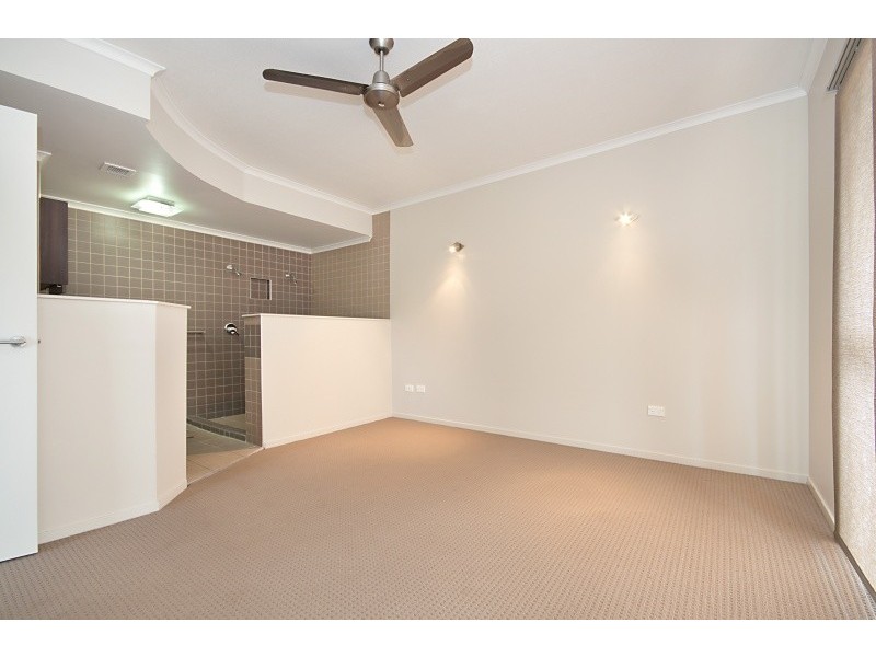 1/ 237 Riverside Boulevard, Douglas QLD 4814