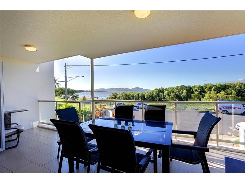 2/108 The Esplanade, Belgian Gardens QLD 4810