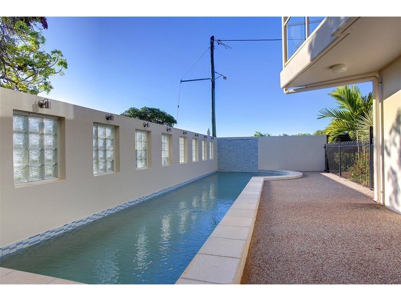 2/108 The Esplanade, Belgian Gardens QLD 4810