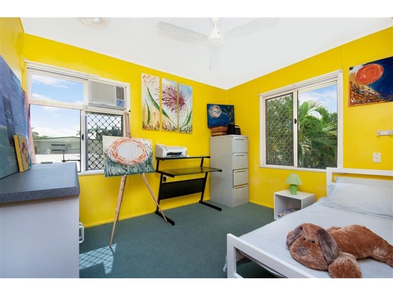 206 Charles Street, Cranbrook QLD 4814