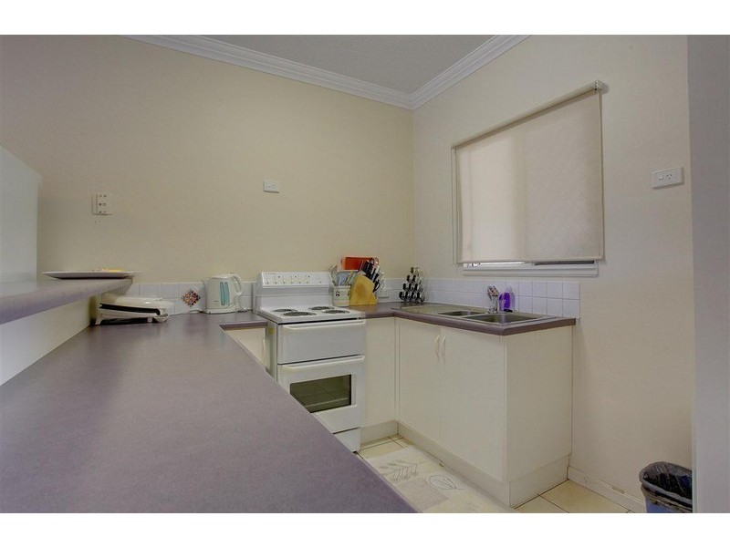 8/103  HAROLD ST, West End QLD 4810