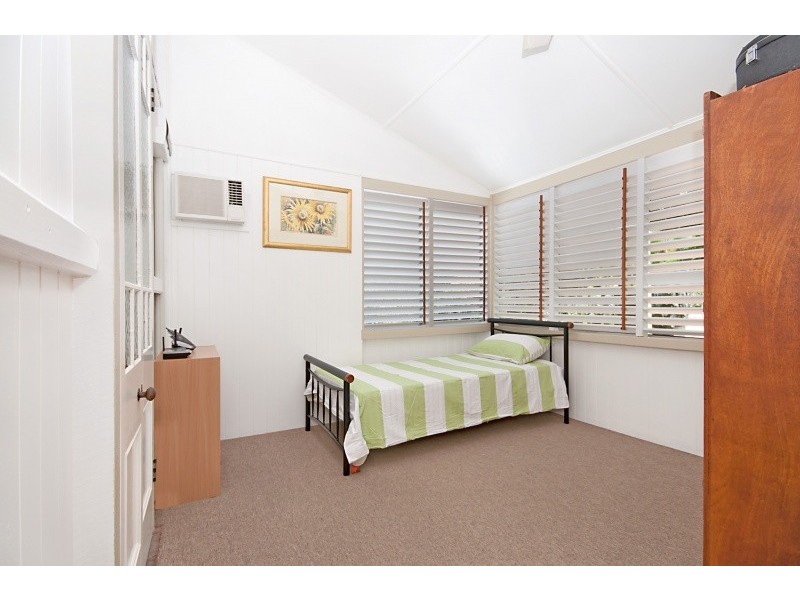 6 Sooning Street, Hermit Park QLD 4812