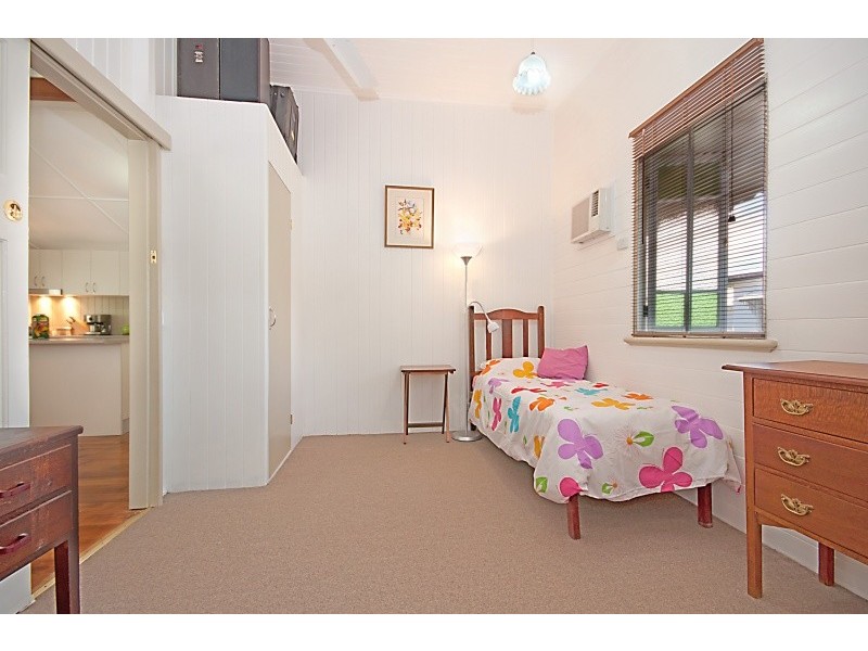 6 Sooning Street, Hermit Park QLD 4812