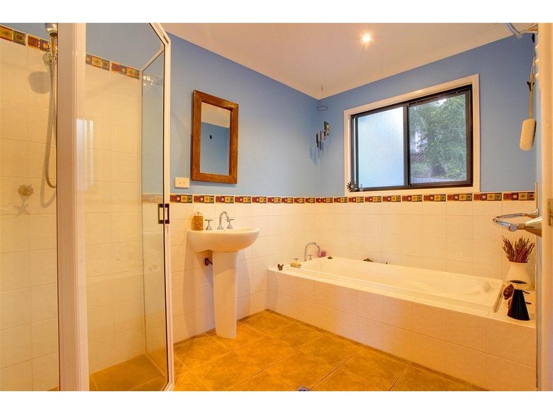 4 Nayla Ct, Mount Louisa QLD 4814