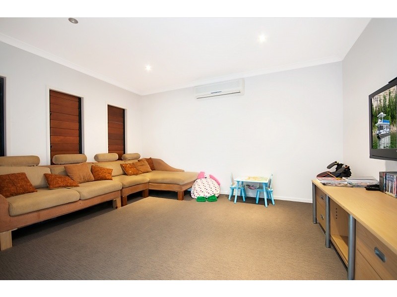 97 Shutehaven Cct, Bushland Beach QLD 4818