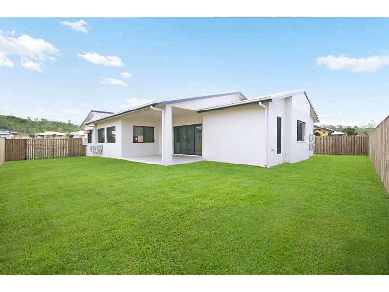 2 Rattray Street, Bushland Beach QLD 4818