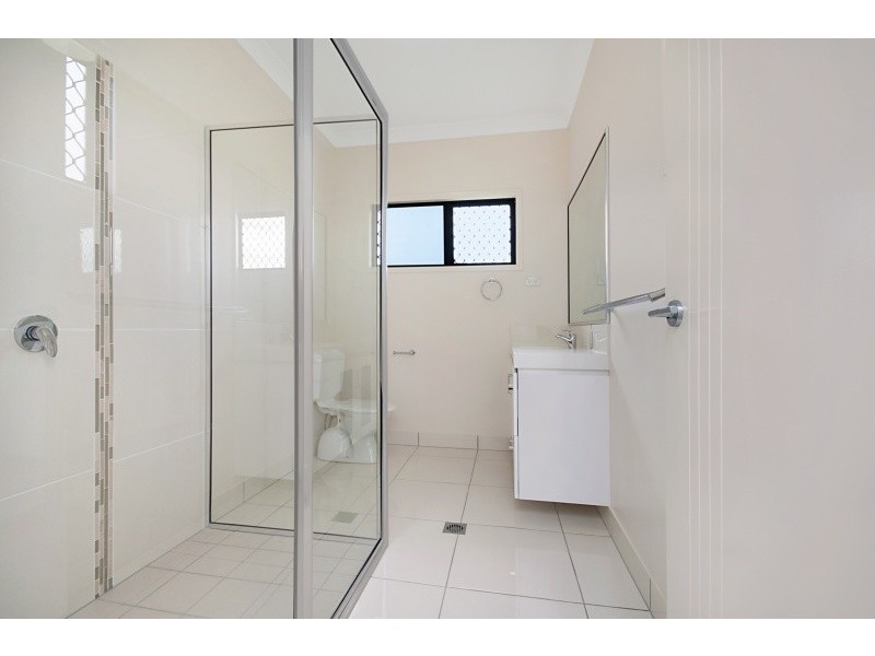 2 Rattray Street, Bushland Beach QLD 4818